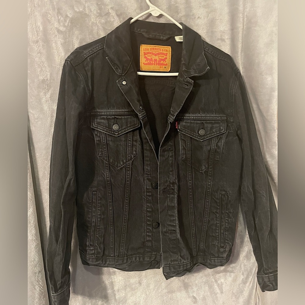 Levi’s Black denim jacket. Size Medium. Phenomenal condition
